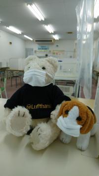 教室内では、皆さまにマスクの着用をお願いしております。