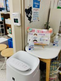 手洗い、消毒、換気など感染対策に努めています。