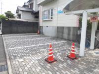 駐輪場と駐車場７台を完備しています。