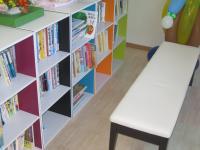 本や教具などがそろっています