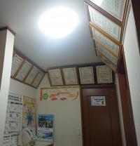 公衆電話がホールにあります。