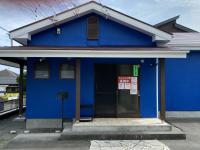 原田小から徒歩1分。ロイヤルブルーの建物になりました。