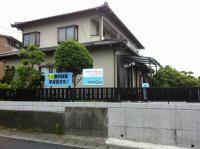 吉原自動車学校から丘小方面に向かって200mほどです