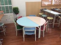 小さいお子さまも安心して座れる椅子をご用意しております