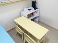 幼児さん専用の机と椅子があります。