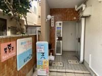 ビルの入り口です。中に入った左手にベビーカーを置けるスペースがあります。