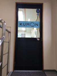 ３階が教室です。（エレベーター無、１階にベビーカー置き場有）