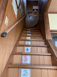 階段にも楽しく数字を覚えられるしかけがあります♪