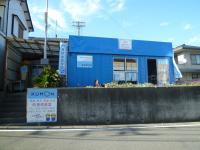 由比小学校前にある、ブルーの明るい教室です。