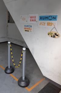 教室下ガレージ内の駐輪場に、ベビーカーを置いていただけます♪