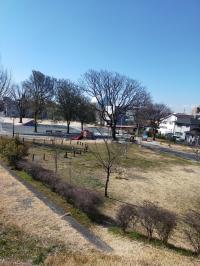 橋をまたぐとすぐ公園があります。BKの日にはコースに入れてみてはいかがでしょう？