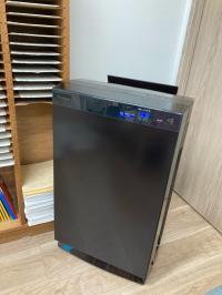 教室内は常時空気清浄機を稼働させて、衛生管理を心がけています。