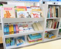 八熊教室ではくもん文庫を通して、本が身近になる環境作りを心がけています。