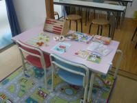 教室内観です。小さなお子様用の机も用意しています。