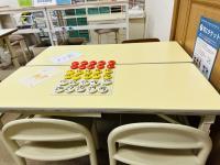 月に一度のBKタイムは小さな椅子の幼児席にて行います。