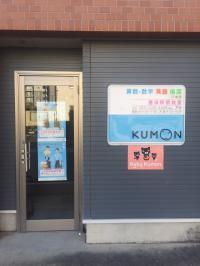 こちらのドアから入って２階にお上がりください。