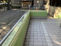 教室横にスロープがあり、ベビーカーや小さなお子さんにも利用しやすくなっています。