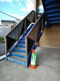 ベビーカーはこちらへどうぞ。<br />
駐車スペースは、３番５番です。