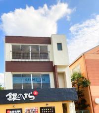 みよし市役所近く、銀のさらさんの２階です。