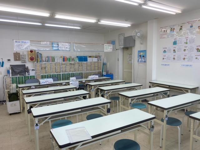 スクール式の明るい教室です。<br />
