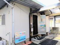 靴のままお入りいただけます。床座りされる場合はマットを敷いています。