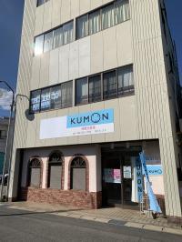 教室は西幡豆駅のすぐそば！建物２階が教室です。駐車場もございます。