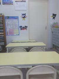 小さなお子さまも安心の机とイスをご用意しています☆