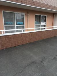 小学校から歩いて5分♪通学路沿いの電柱看板が目印です☆