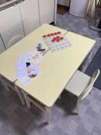 小さなお子さまも安心の机とイスをご用意しています。
