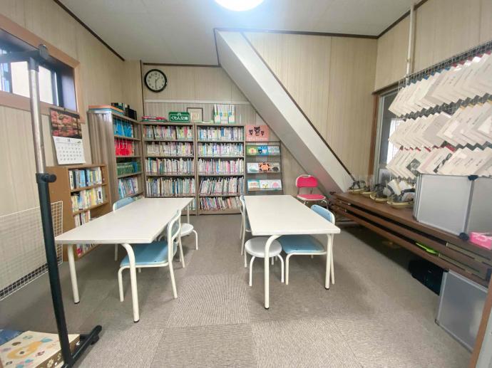 幼児さん専用の学習席です。<br />
多数の図書があり、読書席としても使用しています。