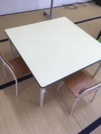 お子さま用に机イスも完備★