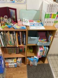 絵本やパズル類の教具、準備しています