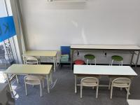 小さいお子様と一緒に座れるよう、幼児用の机・いすをご用意しています。