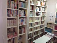 蔵書約１０００冊あります。読書習慣を大切にしています。
