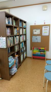 多くの本を揃え、<br />
「おにぎり文庫」で、<br />
月毎の本を<br />
楽しめます。<br />