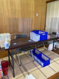 各教科分けて指導しています。消毒も行っています。