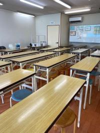 生徒の皆さんは集中して学習しています。