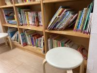 文字が読めなくても楽しめるような本も揃っています。