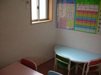 Baby Kumonは教室内の幼児コーナーで実施します。