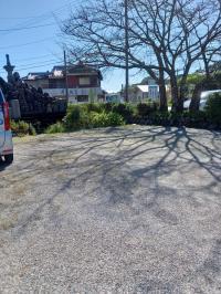 境内の駐車スペースは広いので安心してお車で来ていただけます。