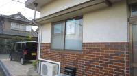 教室の前に駐車場が２台分あります。