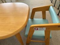 ０歳～２歳のお子さまも安全に座れる机といすをご用意しております。