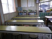 子どもたちが集中して学習しています。