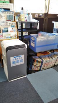 感染症対策の空気清浄機、アルコール消毒用ディスペンサー設置済みです。