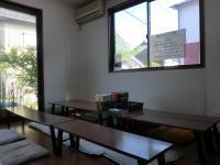 明るい環境で、ゆったりとできるスペースです。