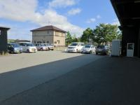 広々とした駐車場完備。