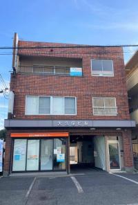 教室はこちらの建物の3階となります。オートロックで、防犯面でも安心です。