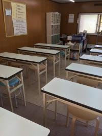 新しい机と椅子で気持ちよく学習できます。<br />
