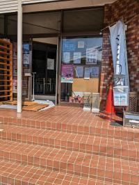 手原交差点を手原駅に向かってひとすじめを左へ入って下さい。<br />
