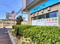 南草津駅西口から徒歩１分！京都方面に線路沿いを進んでいただくと教室が見えます。